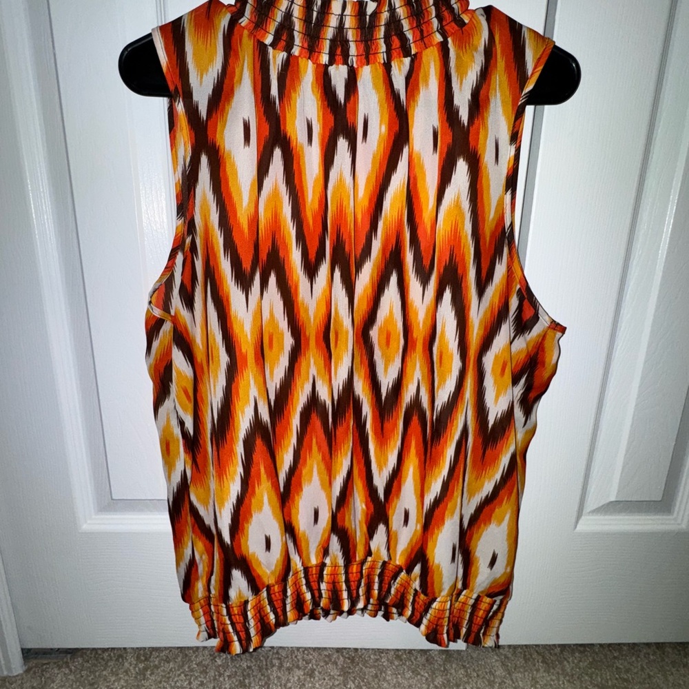 Sleevless Turtleneck Blouse